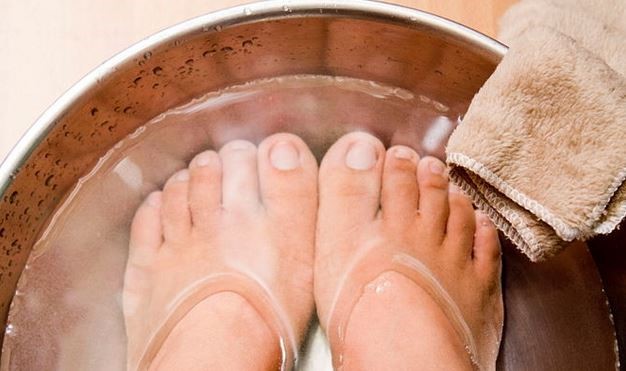 soak-toes-in-warm-water-and-salt